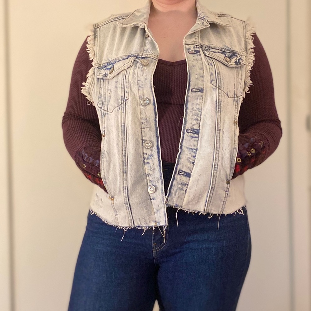 Free People Light wash denim vest. Size XS